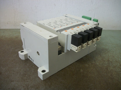 SMC MODEL SQ DEVICENET SERIAL UNIT EX120-SDN1 W/SOLENOID VALVES 80-VQ2100Y-5