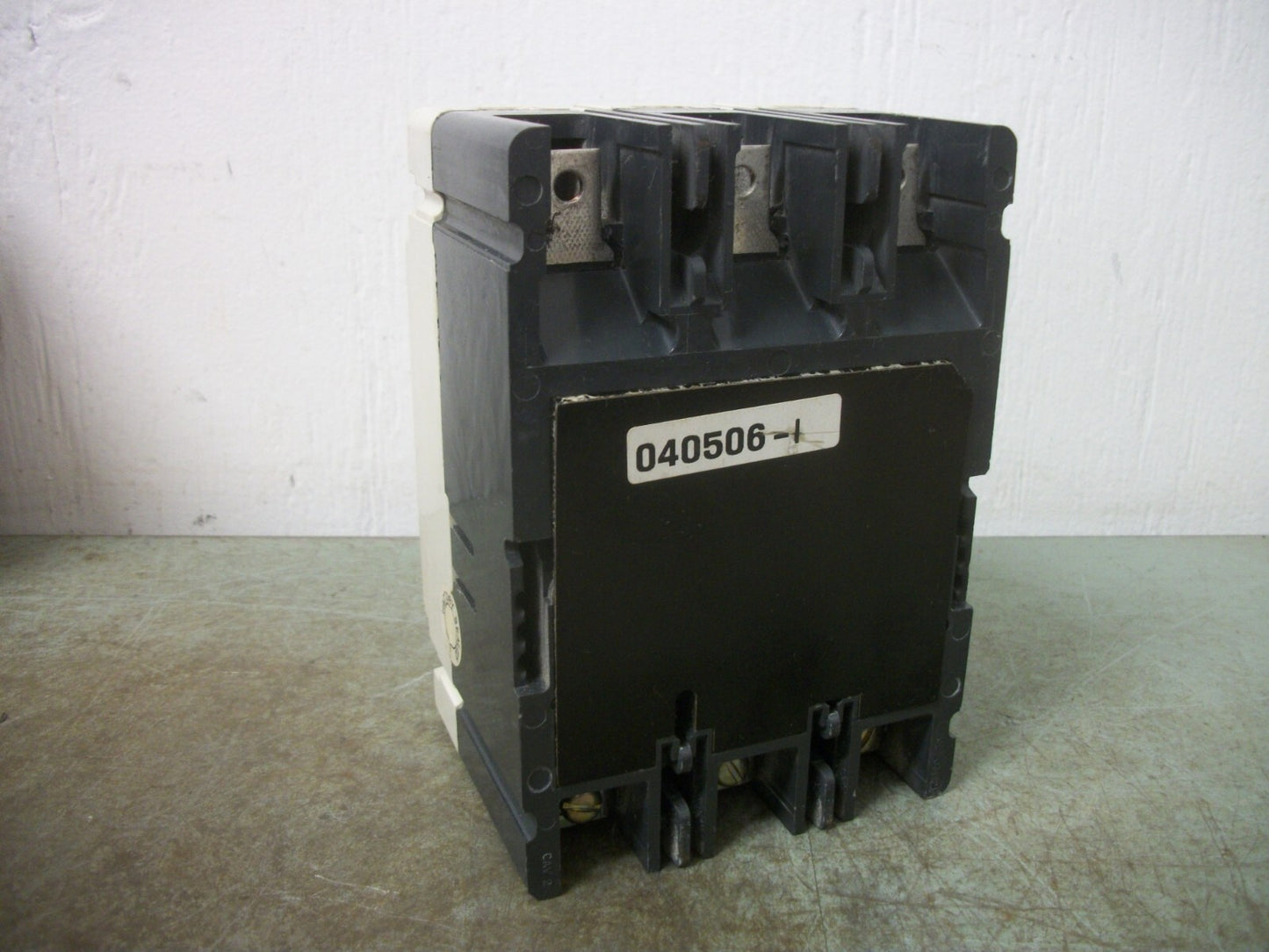 CUTLER-HAMMER EHD CIRCUIT BREAKER EHD3030 30AMP 480VOLT 3POLE FADED