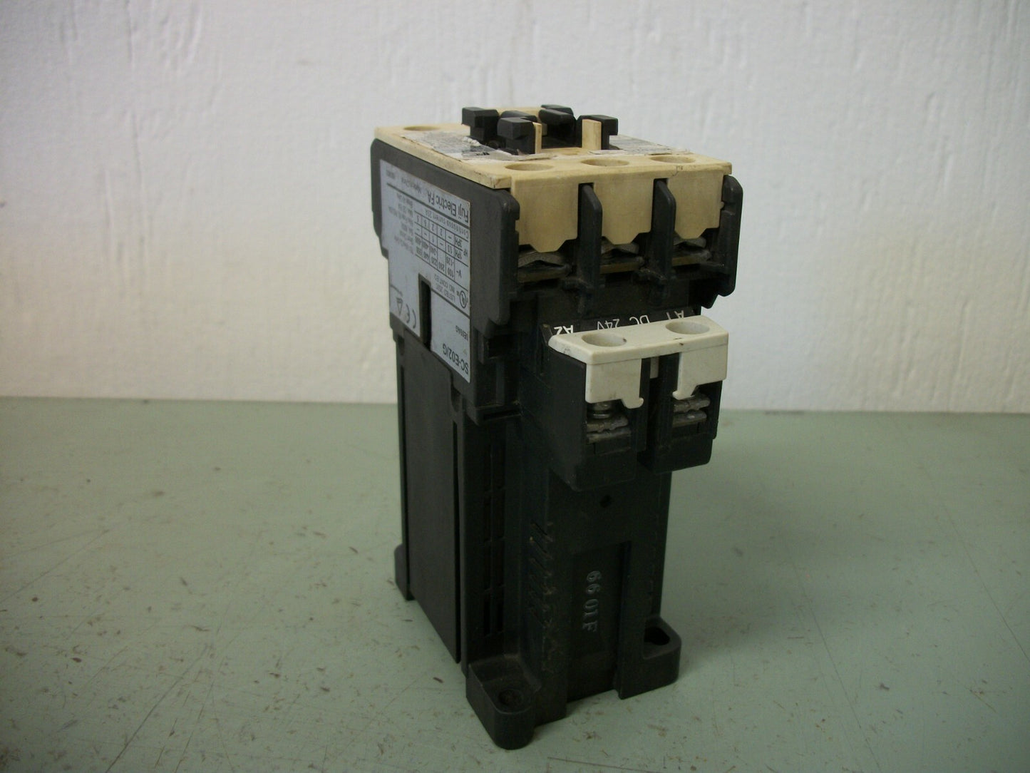 FUJI CONTACTOR SC-E02/G 20AMP 24VCOIL 3PH 600V 5HP