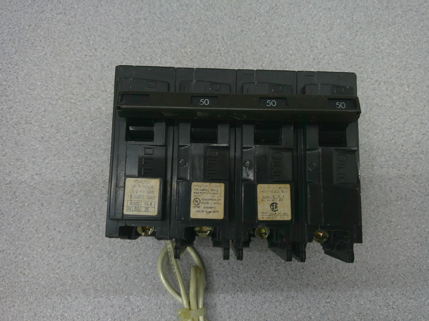 SIEMENS BL CIRCUIT BREAKER B350H00S01 50AMP 240VOLT 3POLE W/SHUNT CHIPPED