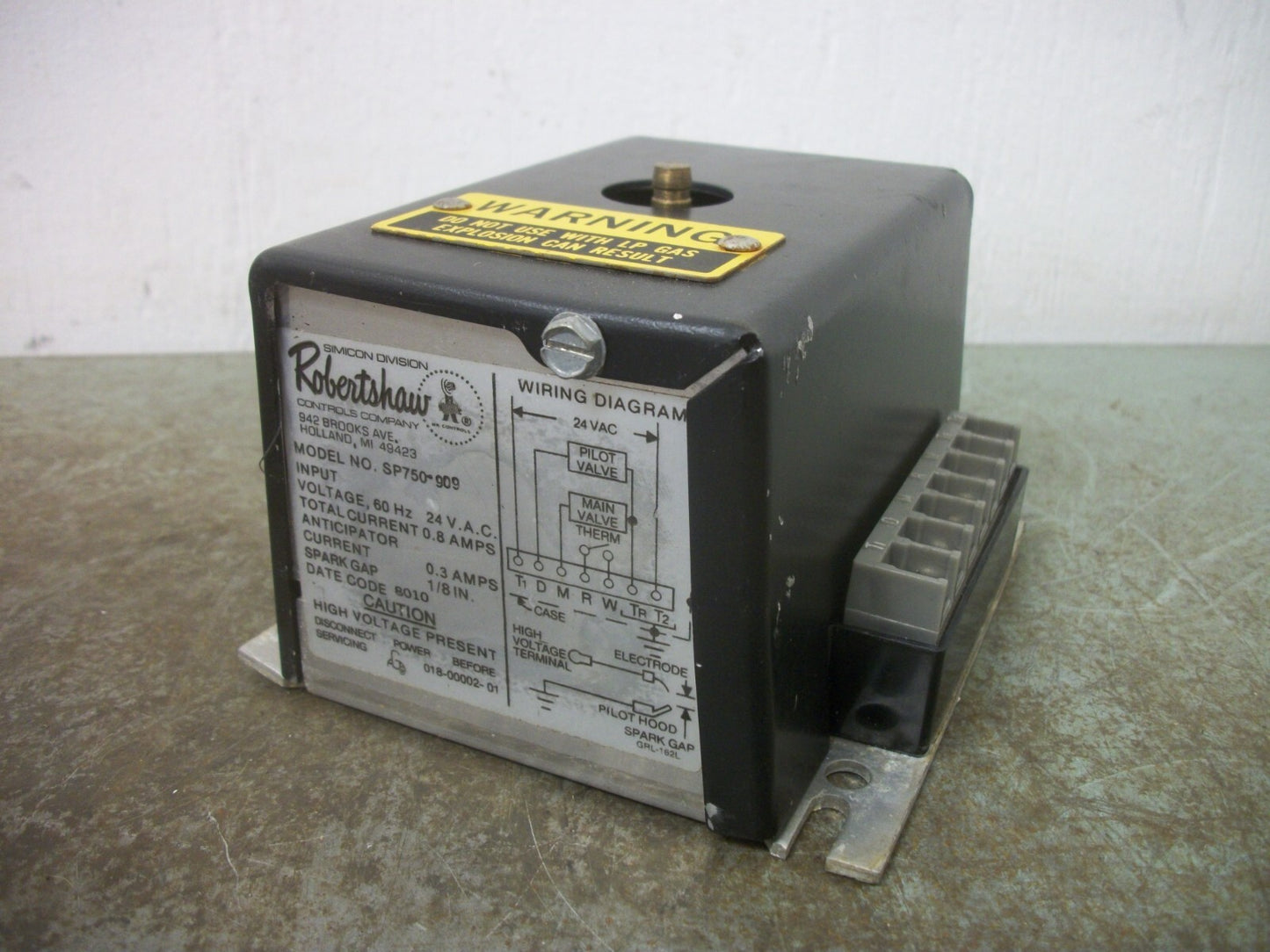 ROBERTSHAW IGNITION CONTROL MODULE SP750-909 24VAC 0.8AMP 1/8" SPARK GAP NOB