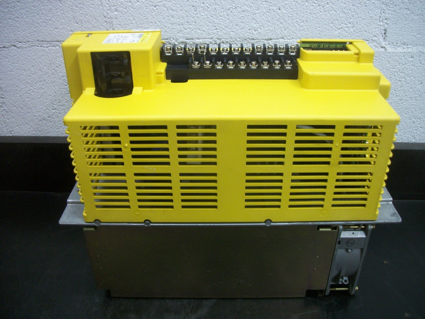 GE FANUC AC SERVO DRIVE AMPLIFIER UNIT SERIES G A06B-6089-H106 230VOLT NO COVERS