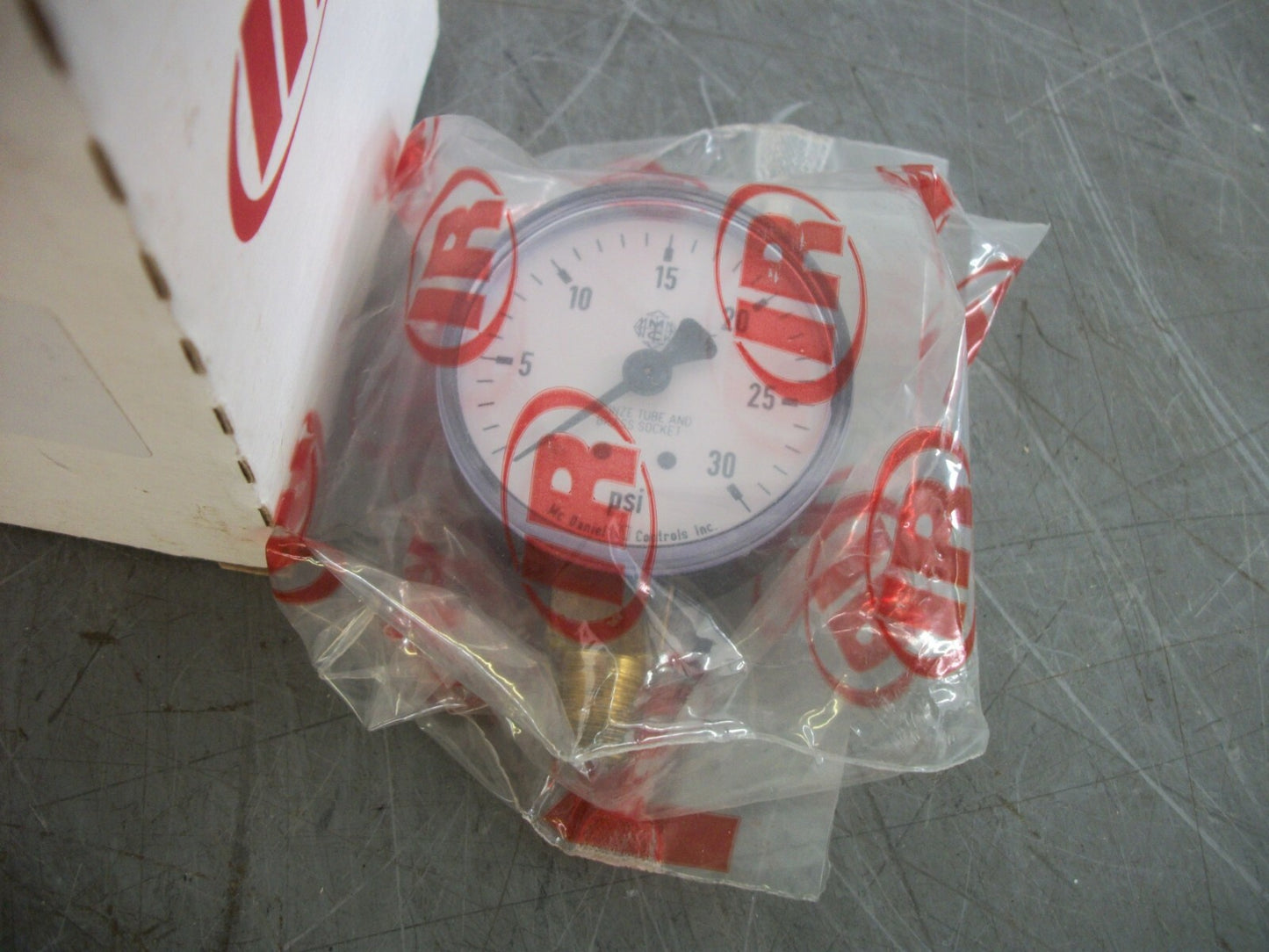 INGERSOLL-RAND PNEUMATIC PRESSURE GAUGE 67534206 0-30PSI NIB