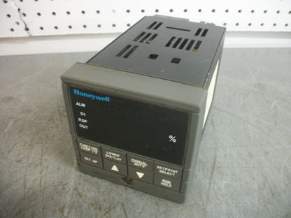 HONEYWELL UDC3000 VERSA-PRO TEMPERATURE CONTROLLER DC300E-E-0A0-A0-0F00-0