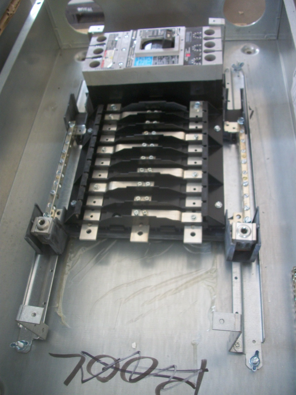 SIEMENS P1 LOAD CENTER PANELBOARD BQD 250AMP 480Y/277VOLT 3PH 4W W/150A MAIN