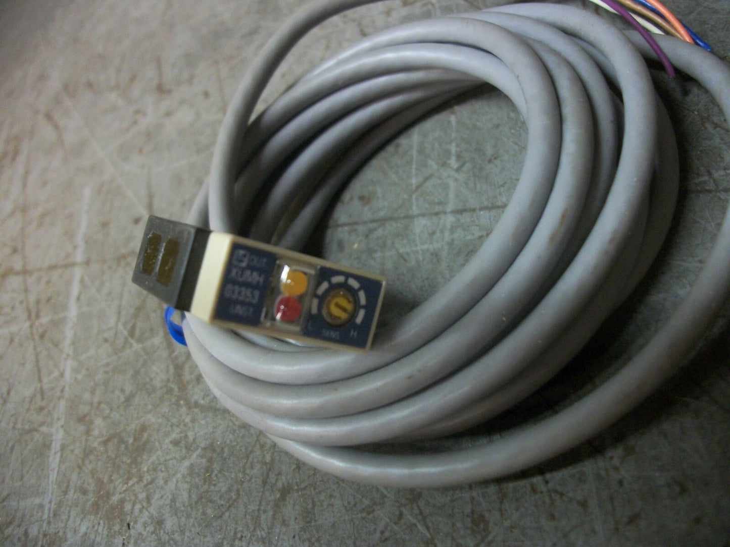 TELEMECANIQUE MINI RECTANGULAR DETECTOR PHOTOELECTRIC SENSOR XUMH03353 NOB