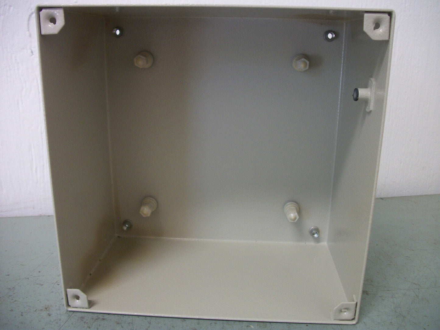 GENERIC 8X8X5 ENCLOSURE TYPE 4,4X NOB