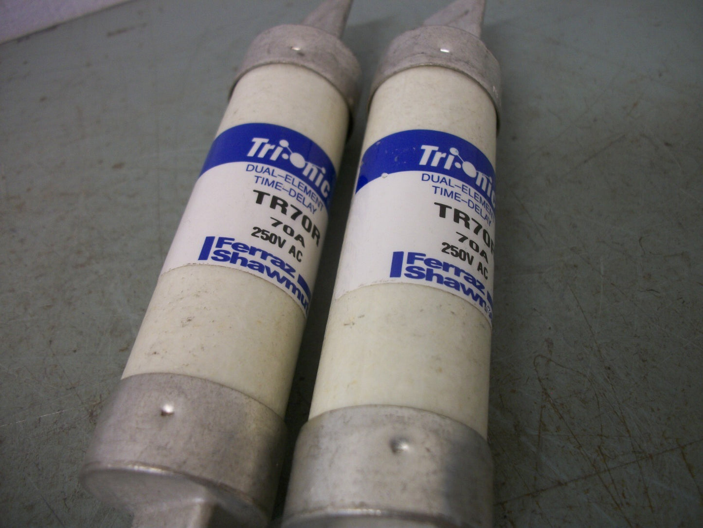 FERRAZ-SHAWMUT LOT OF 2 TRI-ONIC FUSES TR70R 70AMP 250VOLT