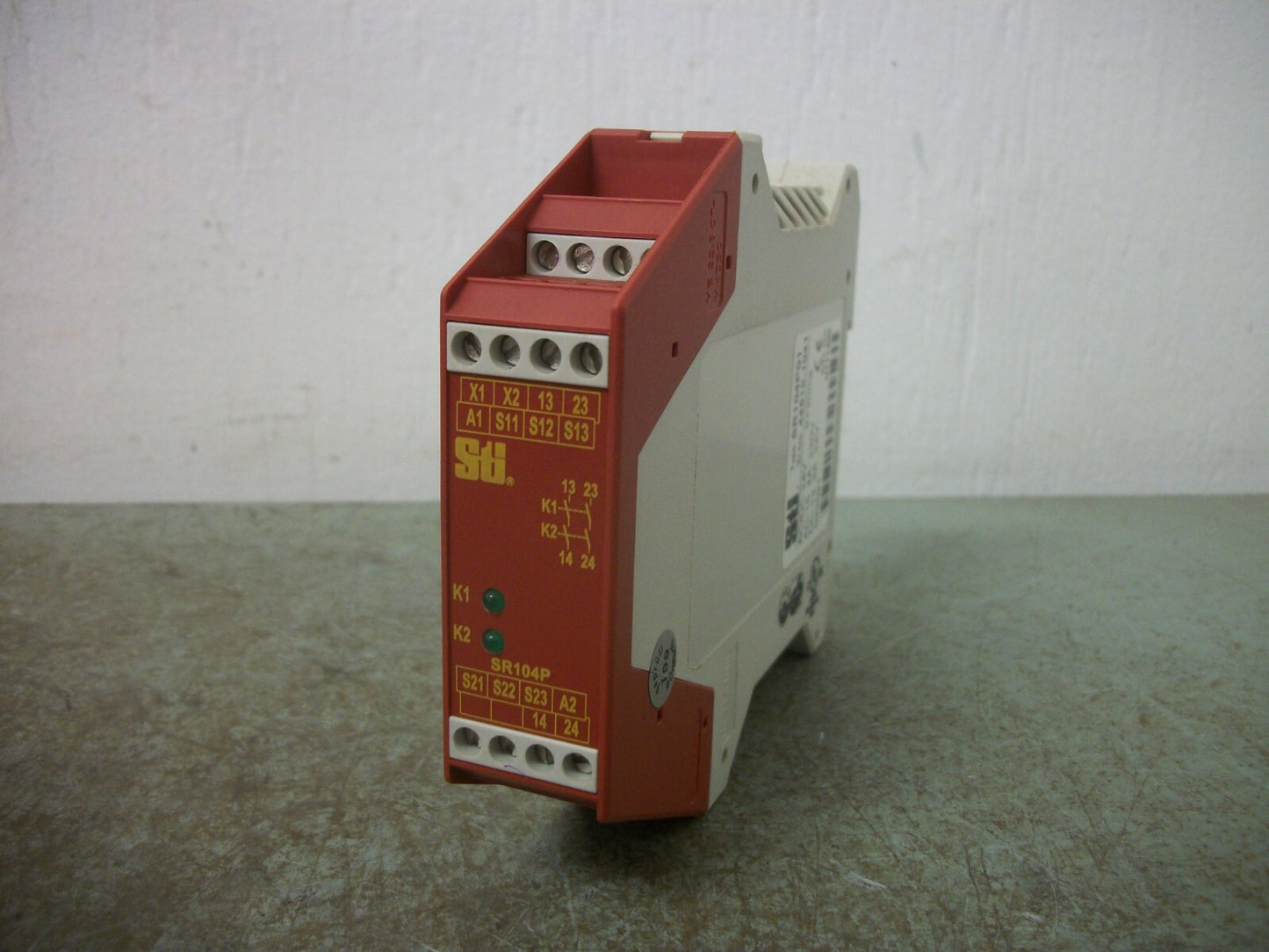 STI SR104P01 SAFETY RELAY 44510-1041