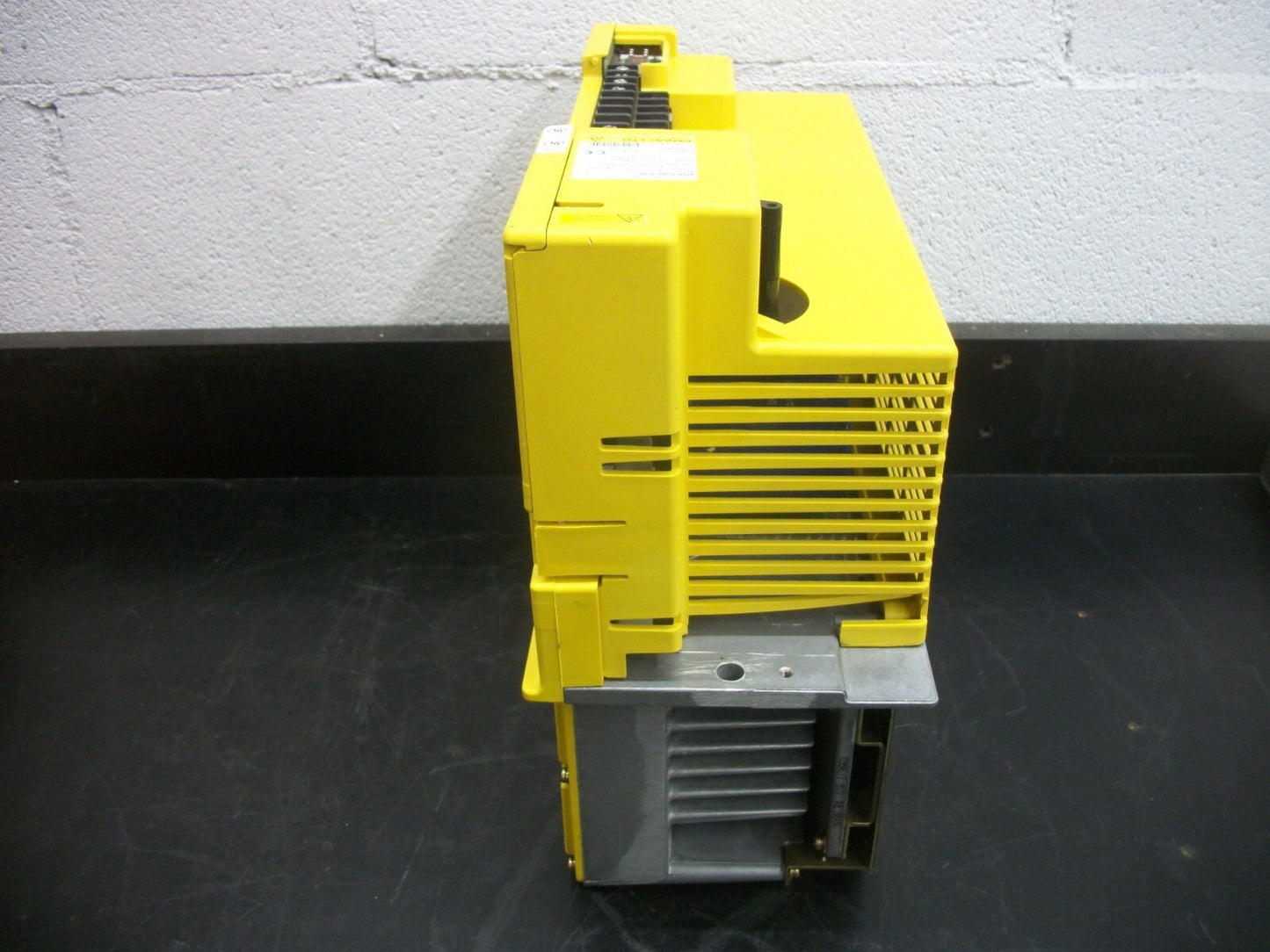 GE FANUC AC SERVO DRIVE AMPLIFIER UNIT SERIES G A06B-6089-H106 230VOLT NO COVERS