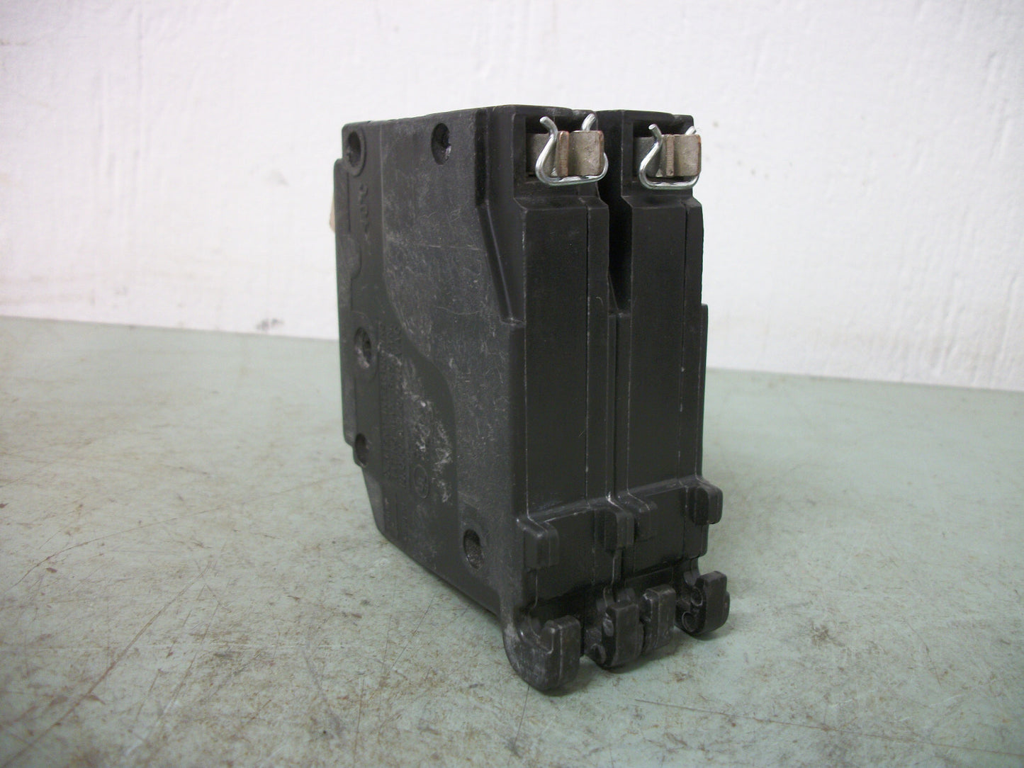 CUTLER-HAMMER CH CIRCUIT BREAKER CH220 20AMP 240VOLT 2POLE