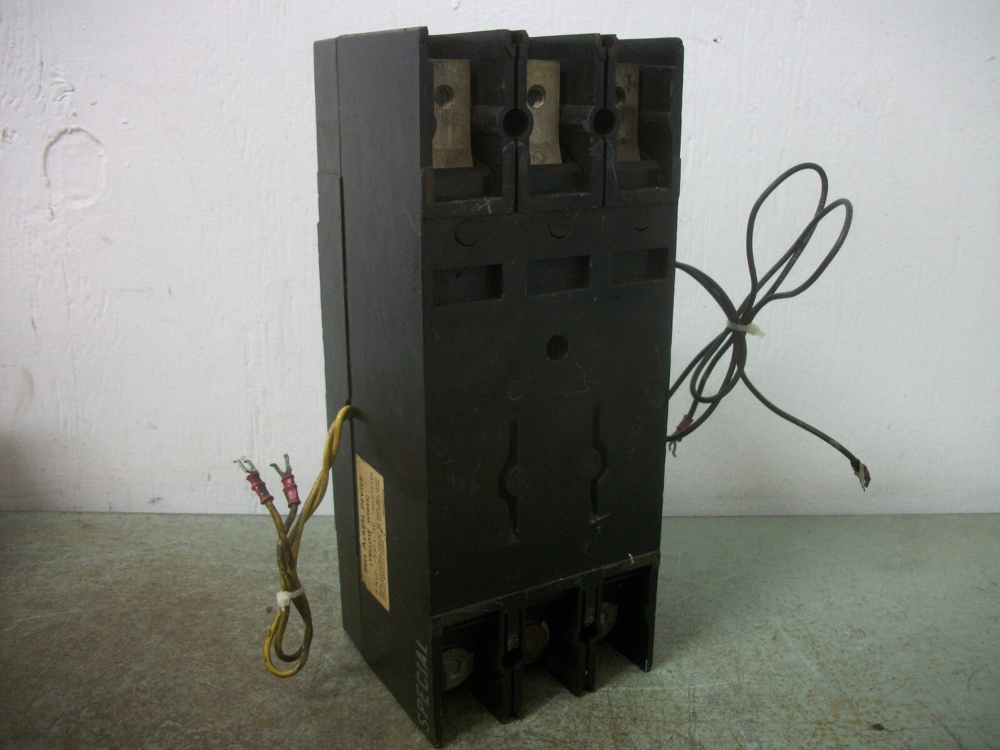 GE TFK CIRCUIT BREAKER TFK236F000 225AMP 600VOLT 3POLE W/200A TRIP SHUNT+ALARM