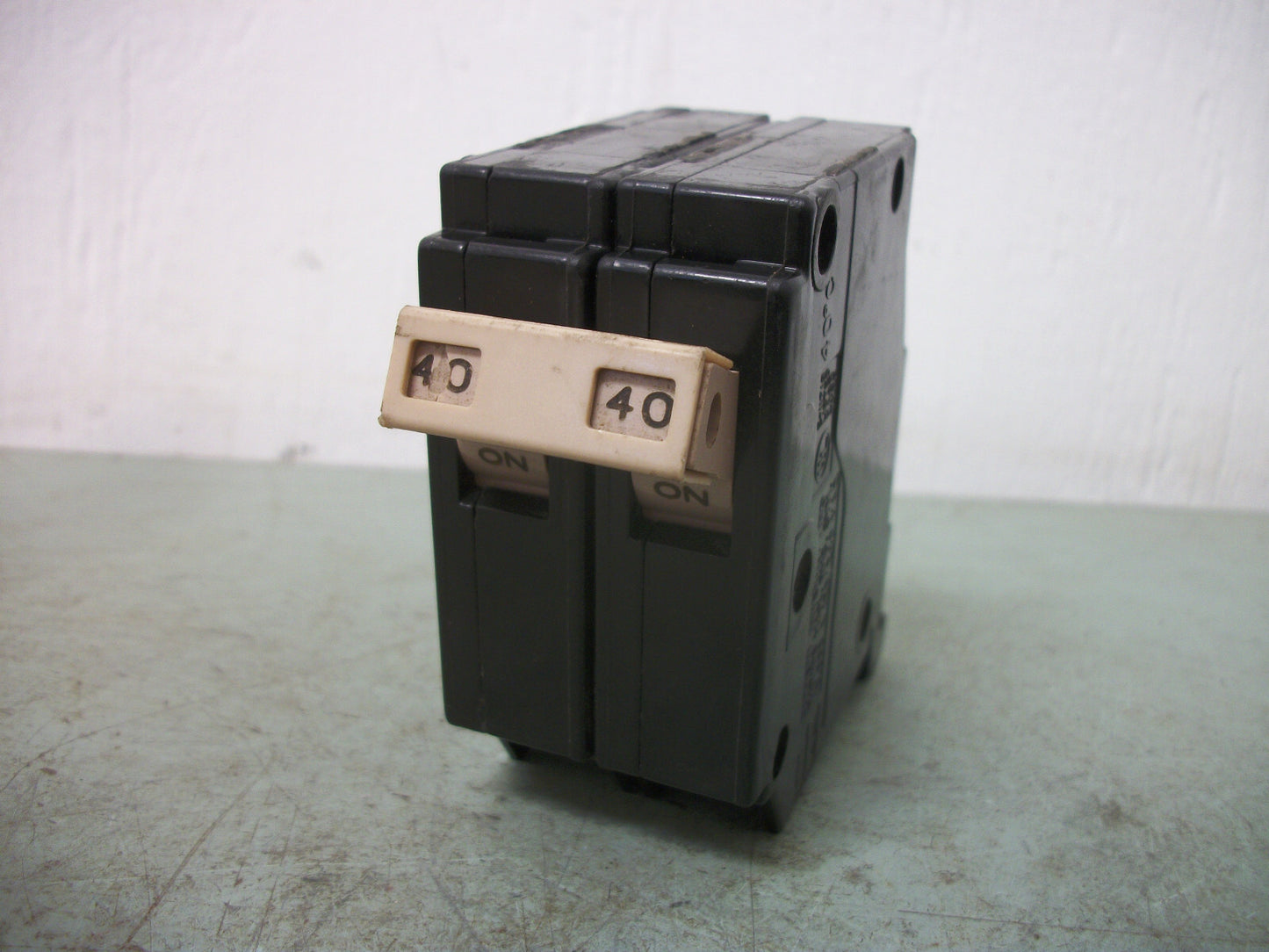 CUTLER-HAMMER CH CIRCUIT BREAKER CH240 40AMP 240VOLT 2POLE