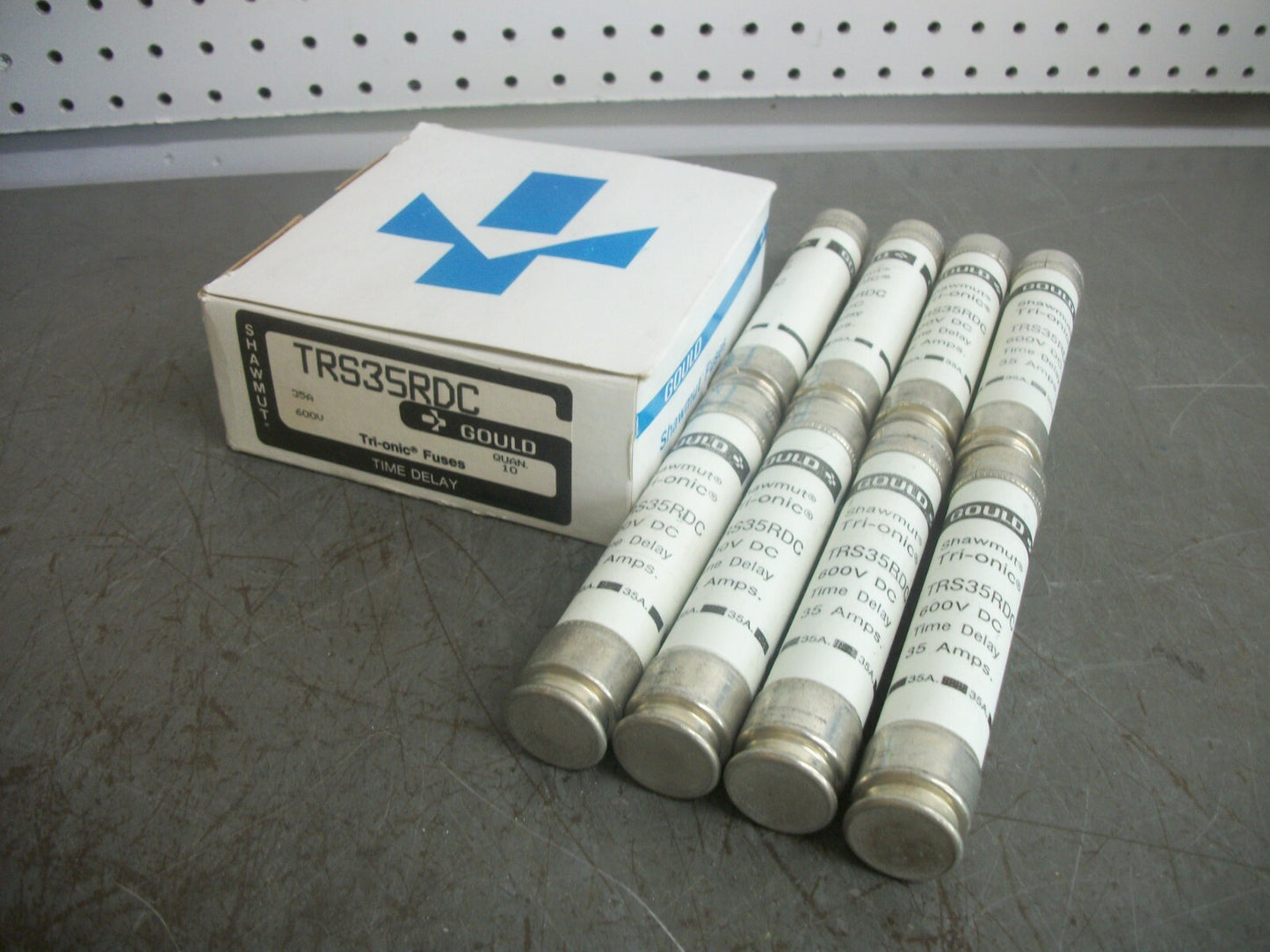 GOULD SHAWMUT BOX OF 8 TRI-ONIC FUSES TRS35RDC 35AMP 600VOLT NIB