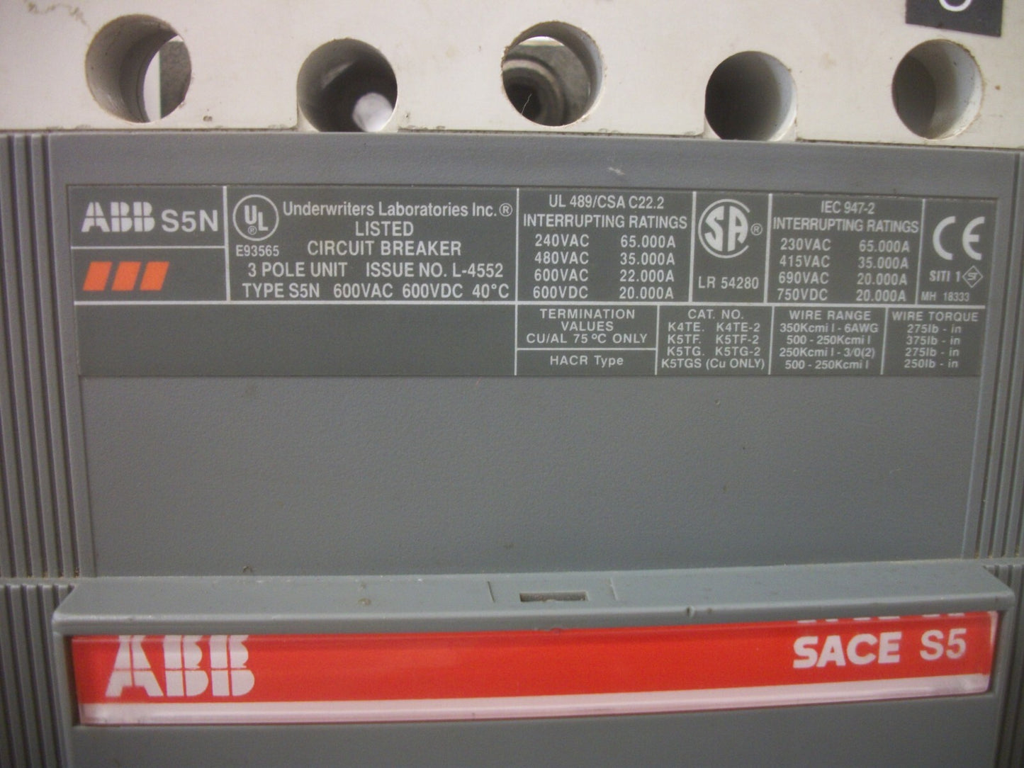 ABB SACE S5 S5N CIRCUIT BREAKER 122135080-001 300AMP 600VOLT 3POLE W/SHUNT&AUX