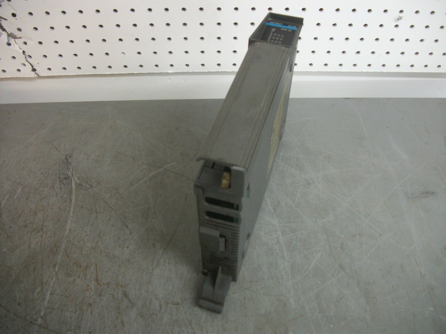 GIDDINGS & LEWIS PIC900 PROGRAMMABLE COMPUTER OUTPUT MODULE 502-03674-22R1