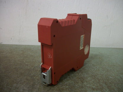 STI SR203AM01 SAFETY RELAY 44510-2031