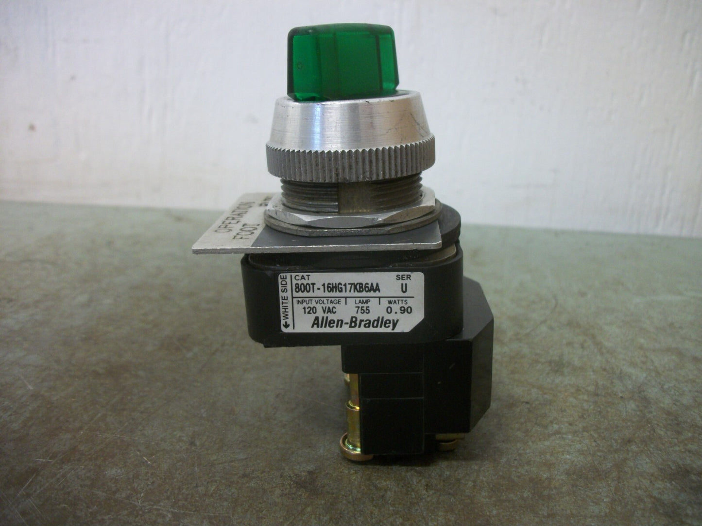 ALLEN-BRADLEY 2-POS MAIN GREEN ILLUMINATED SELECTOR SWITCH 800T-16HG17KB6AA 120V