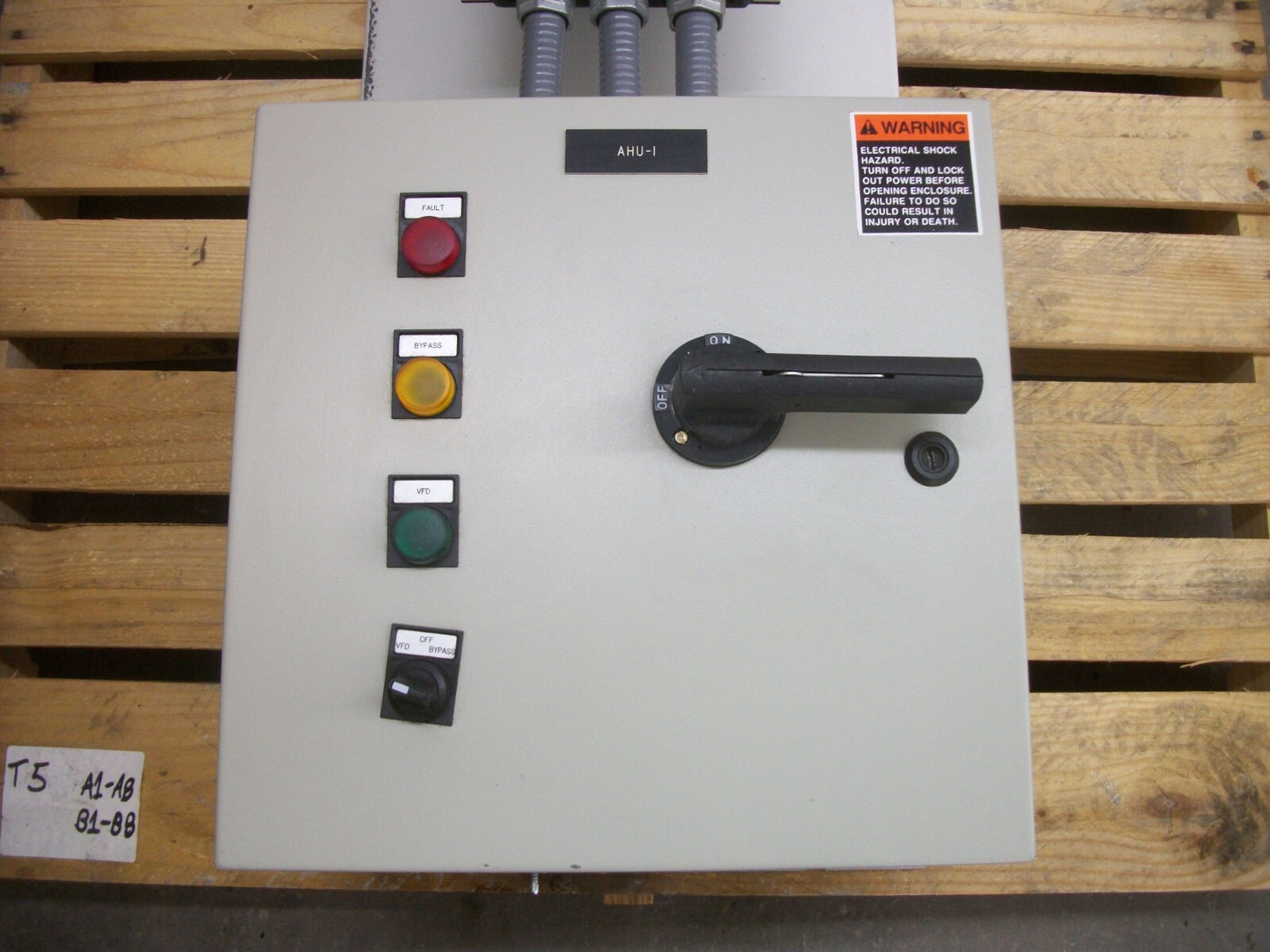 ABB AC DRIVE ACH401600935 480VOLT 3PH 15.3AMP W/DISCONNECT BOX