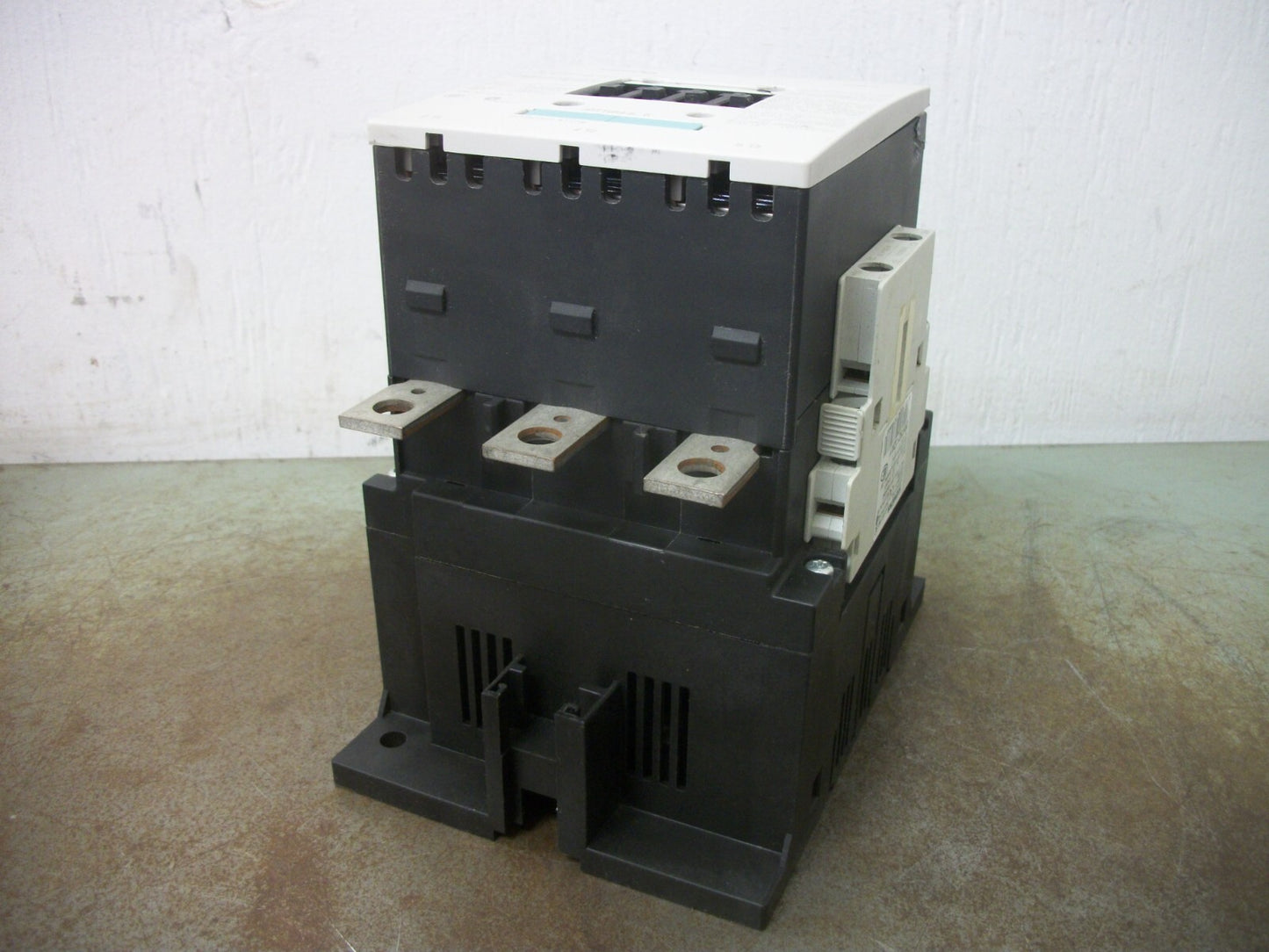 SIEMENS CONTACTOR 3RT1054-6AF36 140AMP 127VCOIL 3PH 600V 125HP NOB