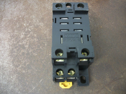 OMRON LOT OF 21 8-PIN RELAY SOCKET BASES PTF08A-E 15AMP 240VOLT