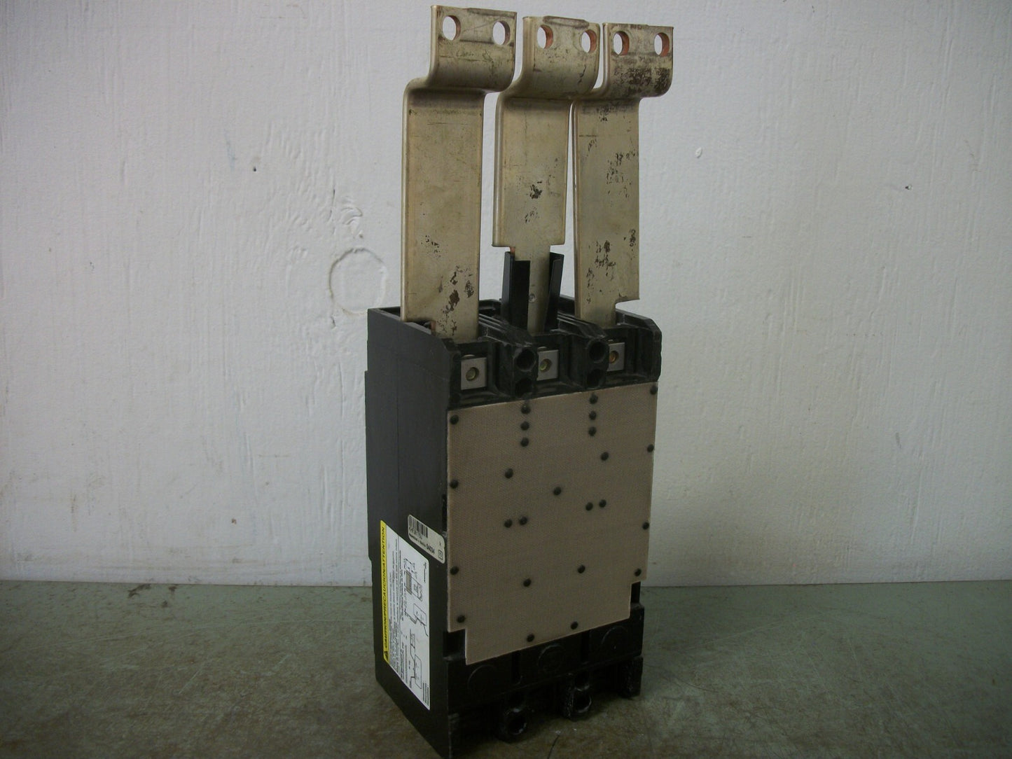 SQUARE D KHP CIRCUIT BREAKER KHP36175MT 175AMP 600VOLT 3POLE GRAY W/HARDWARE