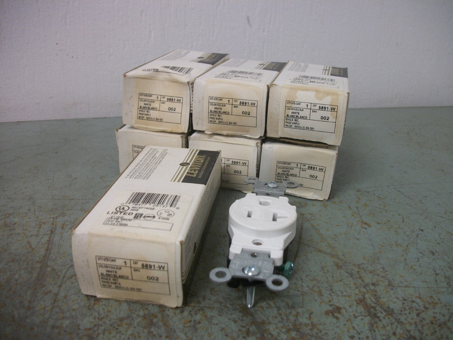 LEVITON LOT OF 7 WHITE SINGLE RECEPTACLES 5891-W 20AMP 125VOLT NIB