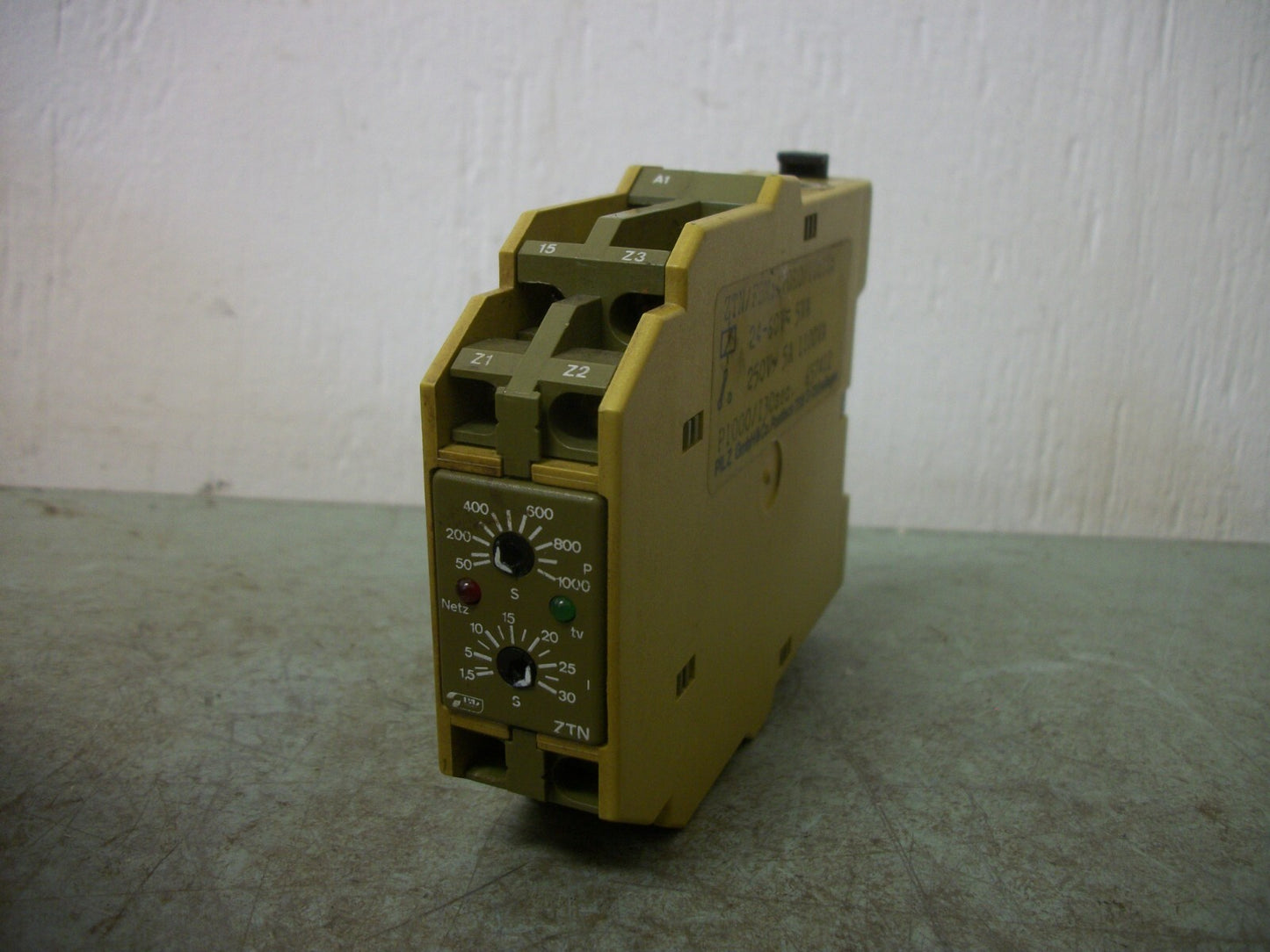 PILZ SAFETY RELAY ZTN/FBM:470K0/1Uz1Sz P1000/130SEC 24-60VDC 5VA 250VAC 1100VA
