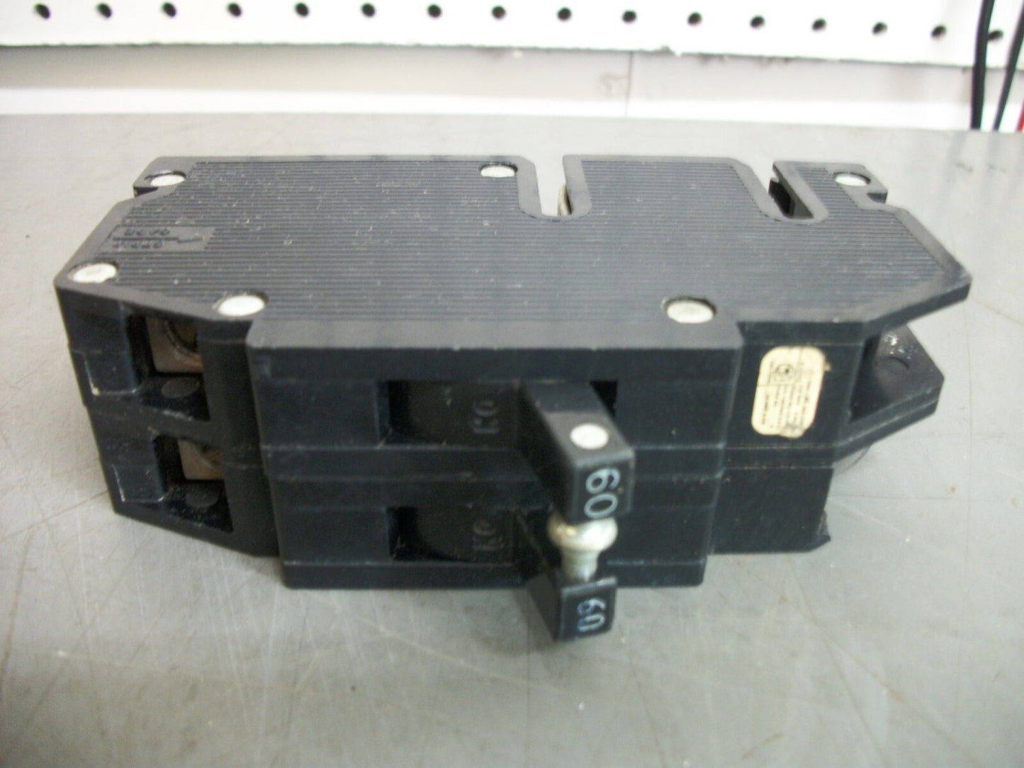 GTE SYLVANIA TYPE QC CIRCUIT BREAKER QC260 60AMP 240VOLT 2POLE CHIPPED