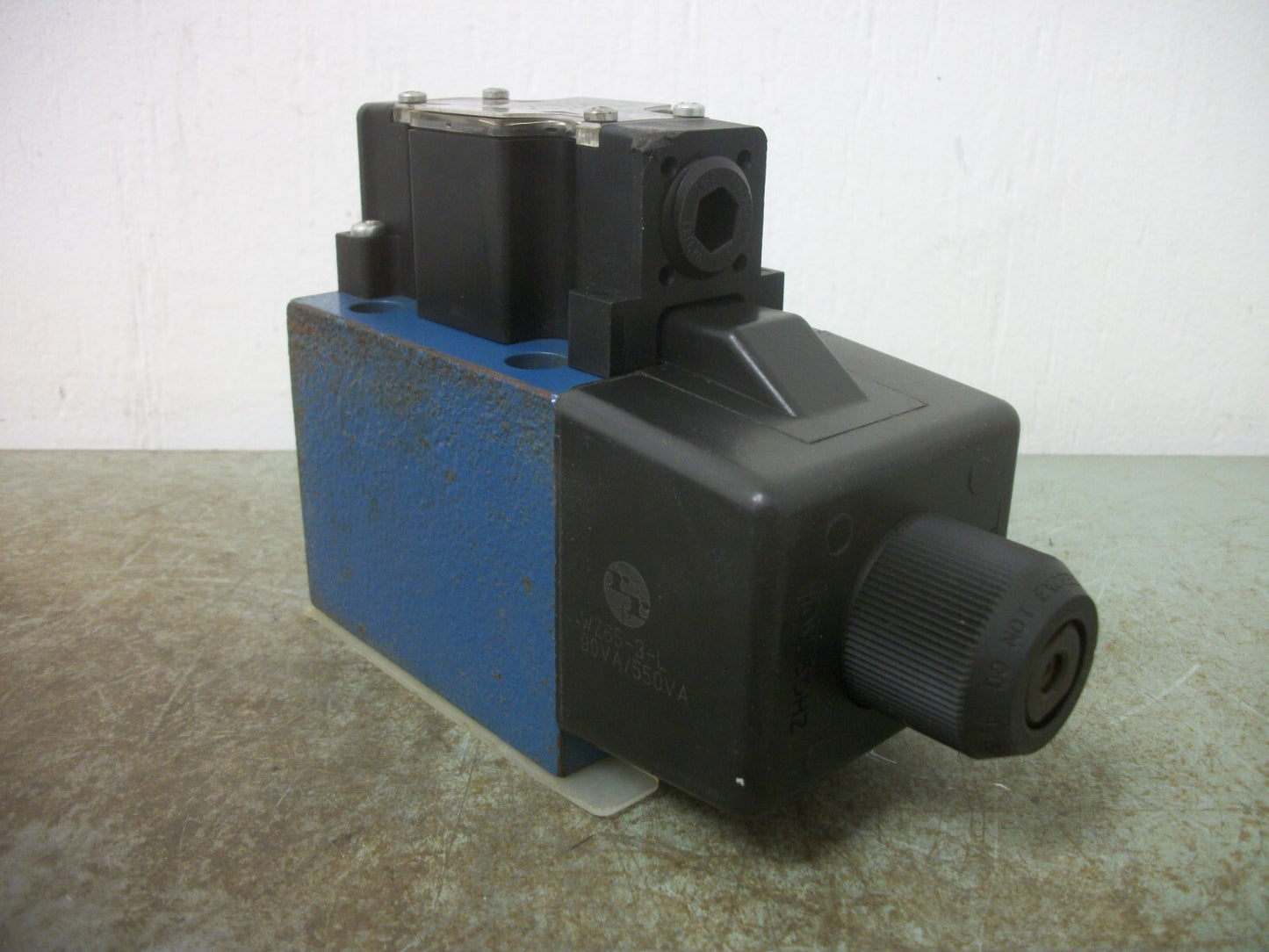 MANNESMANN REXROTH HYDRAULIC SOLENOID DIRECTIONAL VALVE 4WE10D40/CW11ON9DA NOB