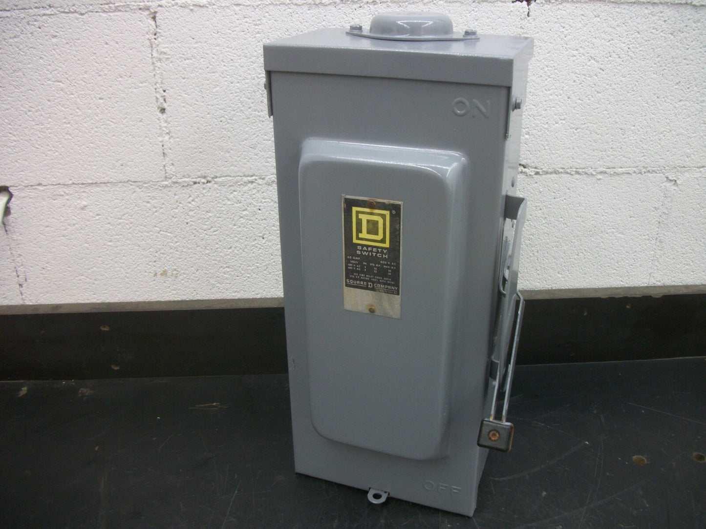 SQUARE D DISCONNECT TYPE 3R H362NRB 60AMP 600VOLT 3POLE FUSIBLE OLD REFURB