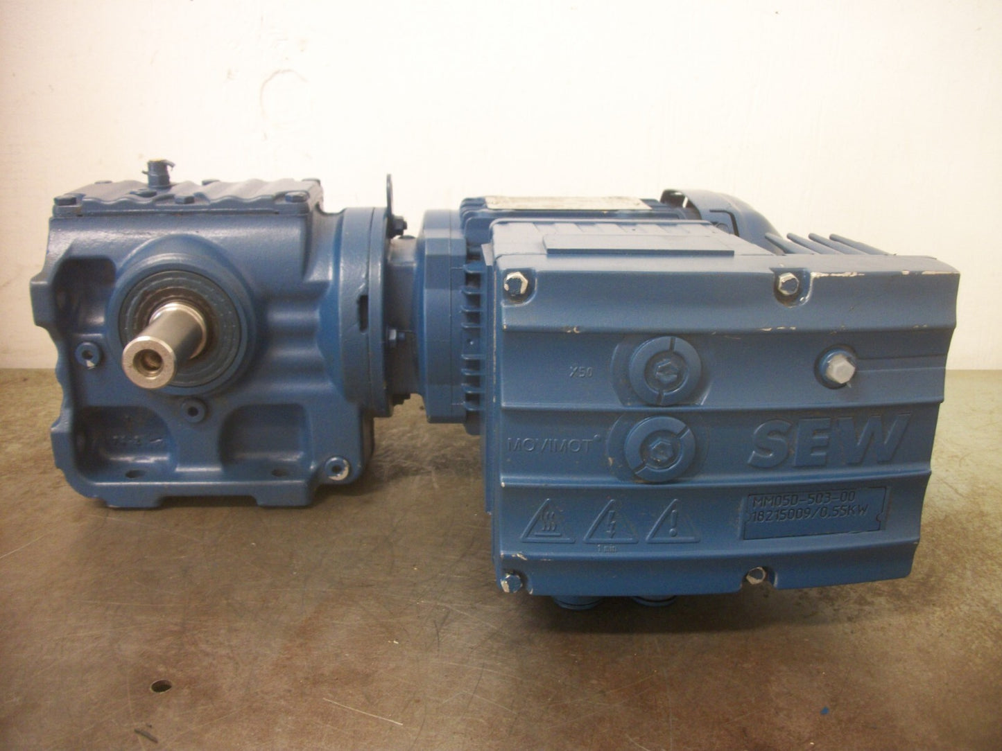 SEW-EURODRIVE .75HP 20.33:1 RATIO WORM GEAR GEARMOTOR S47DRS71M4/MM05/MO NOB