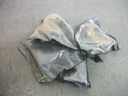 CAT LOT OF 4 RETAINING PLATES SE000322 NEW