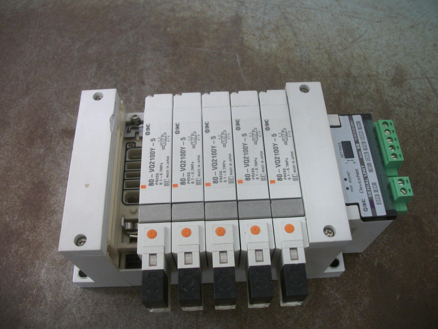 SMC MODEL SQ DEVICENET SERIAL UNIT EX120-SDN1 W/SOLENOID VALVES 80-VQ2100Y-5