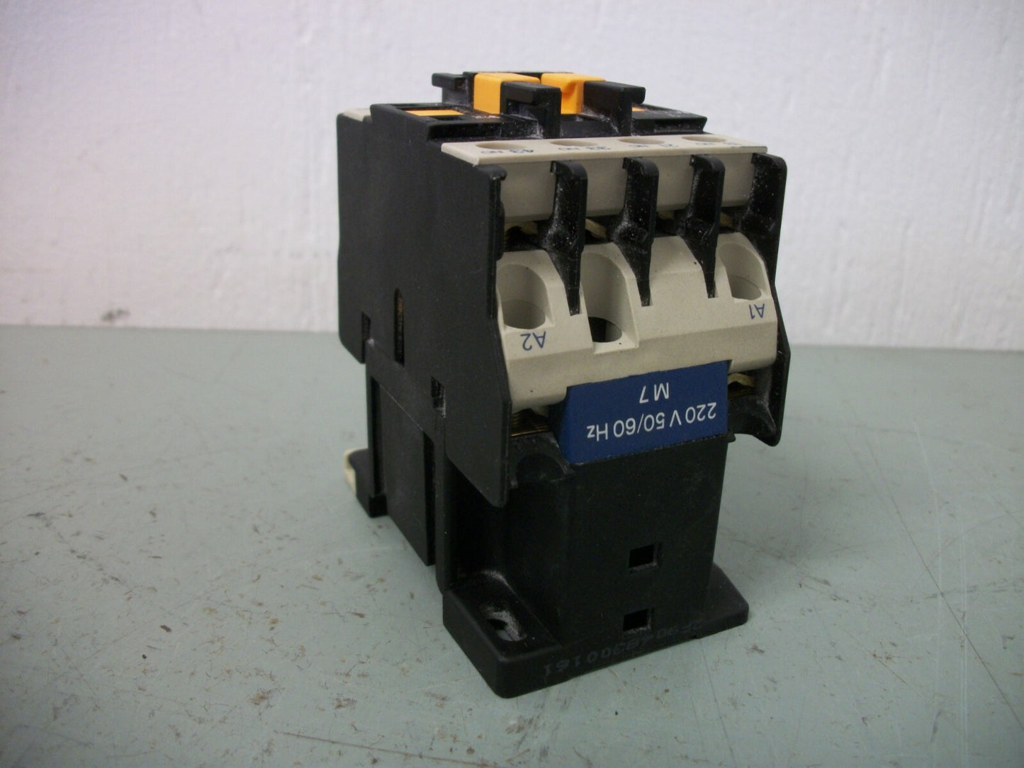 TELEMECANIQUE CONTROL RELAY CA2DN31M7 10AMP 220VCOIL