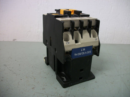 TELEMECANIQUE CONTROL RELAY CA2DN31M7 10AMP 220VCOIL