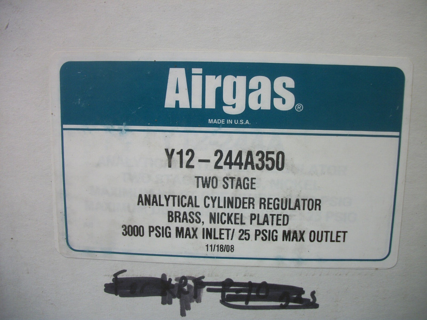 AIRGAS 2-STAGE ANALYTICAL PNEUMATIC CYLINDER REGULATOR Y12-244A350 3000PSIG NIB