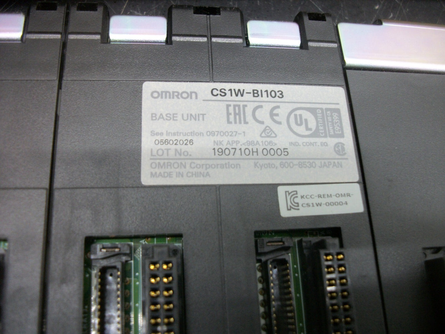 OMRON 10-SLOT PLC BASE UNIT CS1W-BI103 NIB