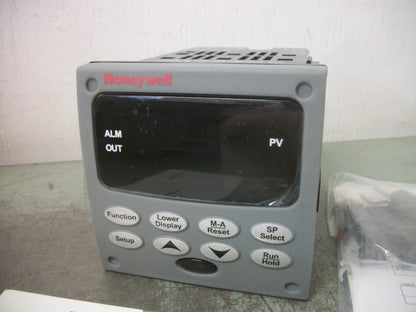 HONEYWELL UDC2500 TEMPERATURE CONTROLLER DC2500-E0-1L00-200-00000-00-0 NOB