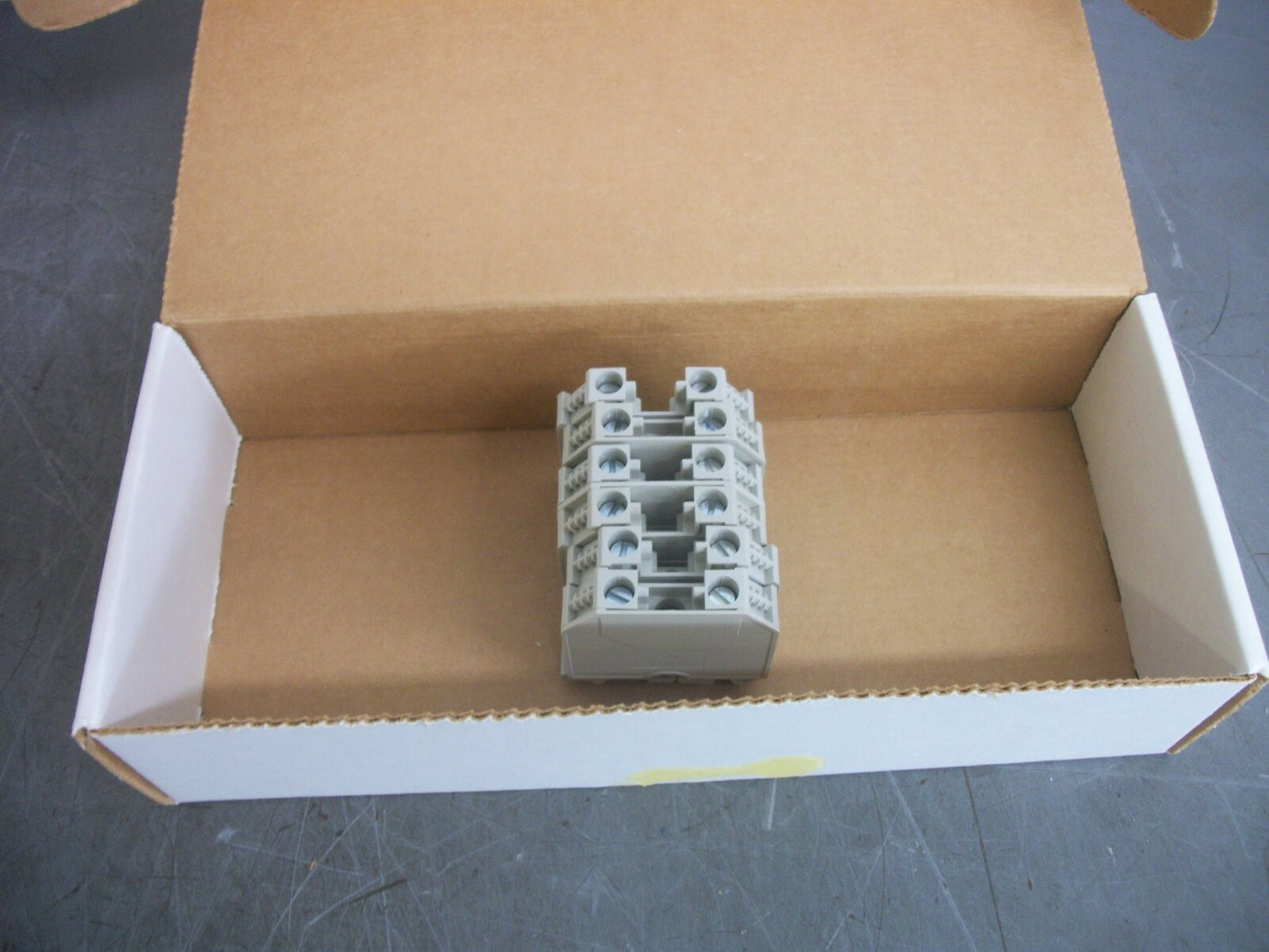 TELEMECANIQUE BOX OF 6 10mm2 SCREW CLAMP BLOCKS AB1VVN1035U NIB