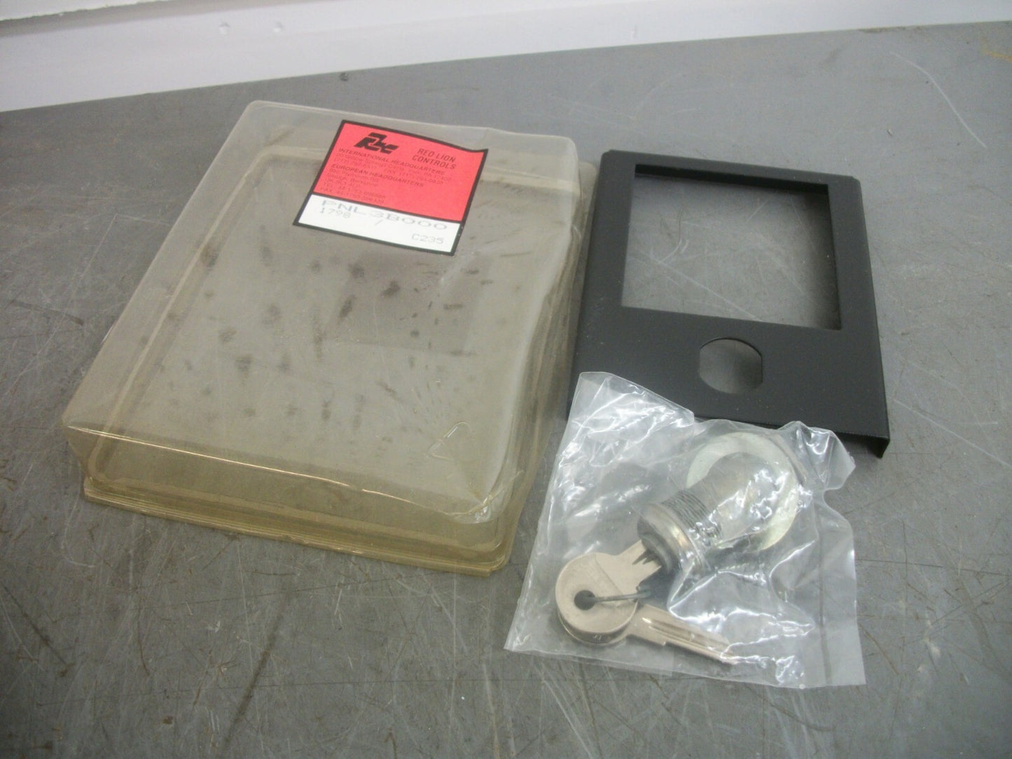 RED LION PANEL W/KEY LOCK PNL3B000 NEW