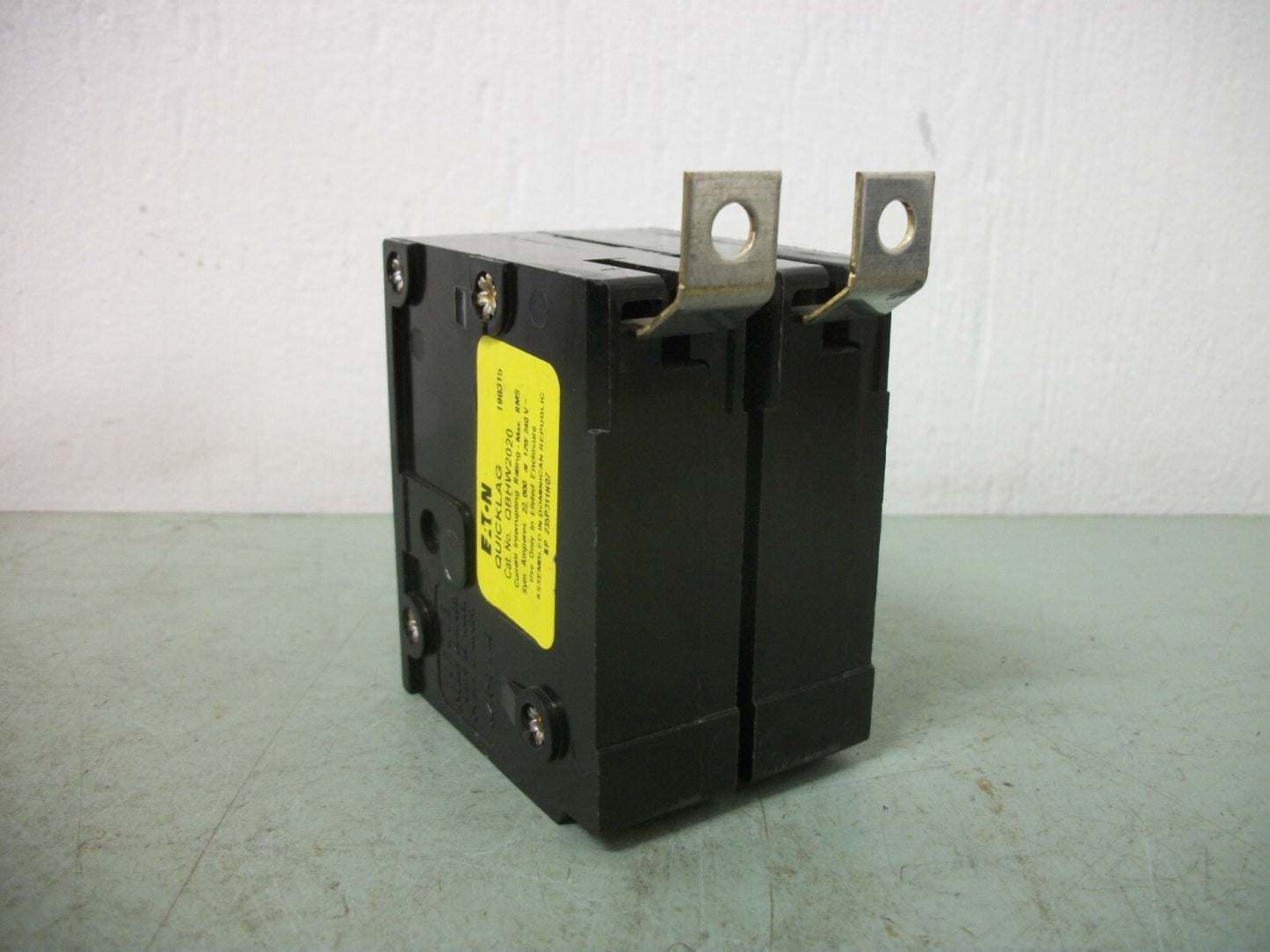 CUTLER-HAMMER QBHW CIRCUIT BREAKER QBHW2020 20AMP 240VOLT 2POLE