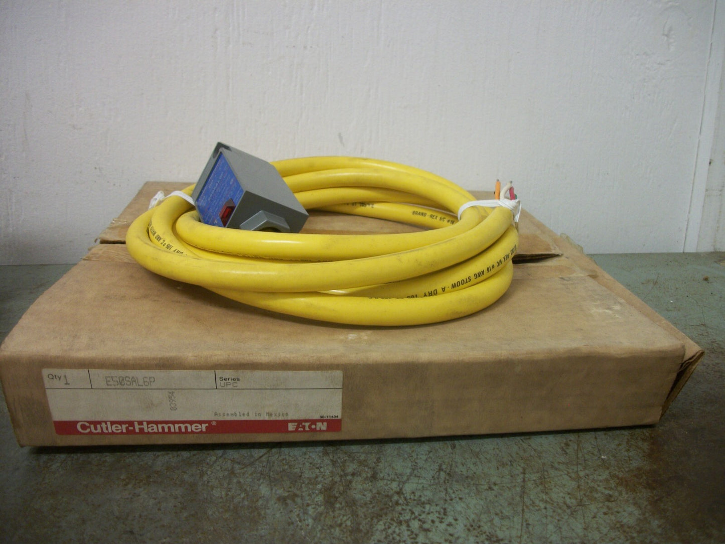 CUTLER-HAMMER HEAVY DUTY LIMIT SWITCH E50SAL6P NIB