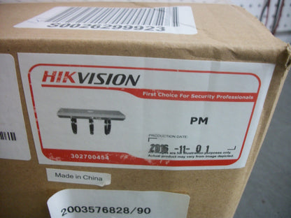 HIKVISION PM CAMERA POLE MOUNT ADAPTER 302700454 NIB