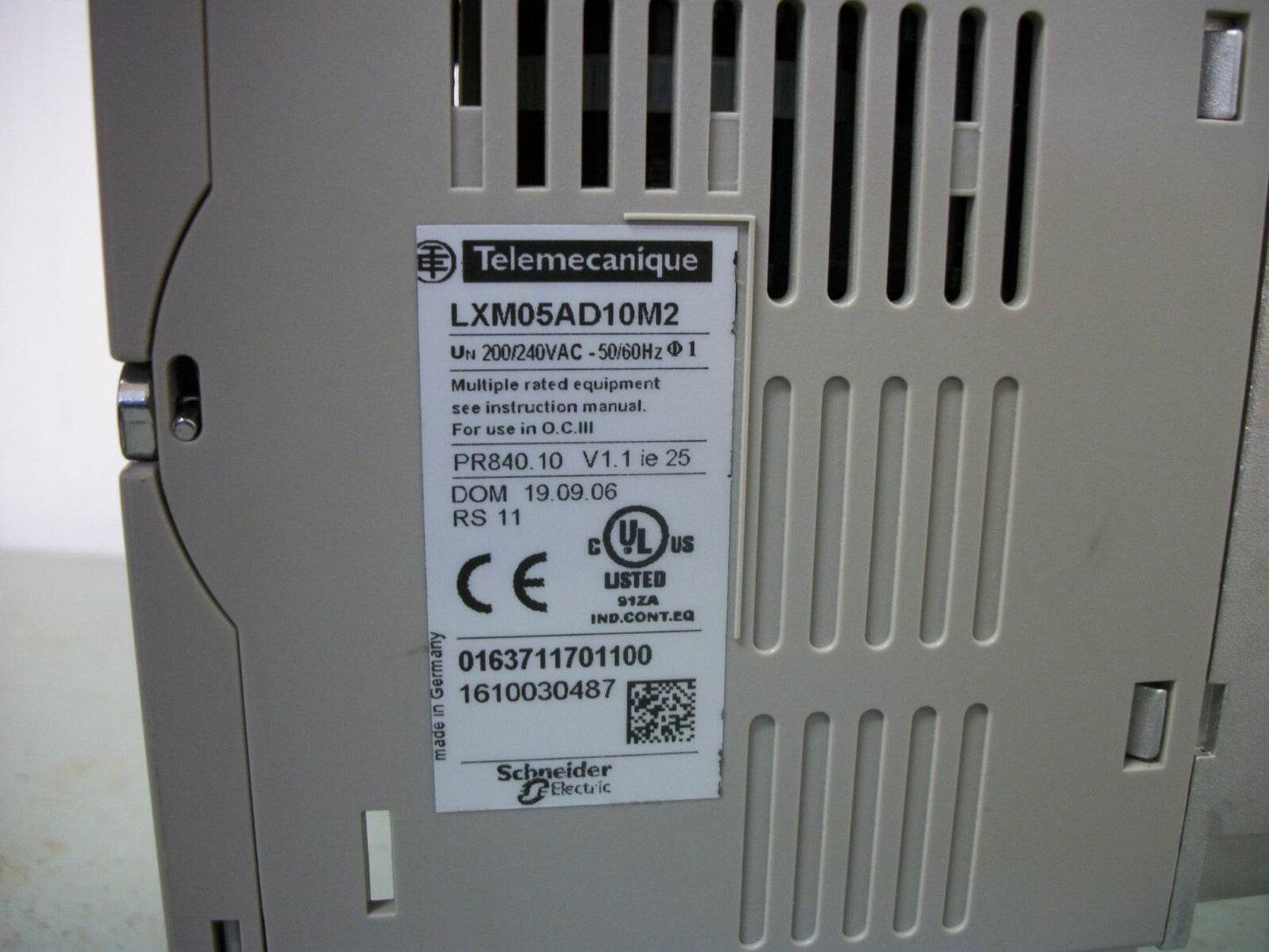 TELEMECANIQUE LEXIUM 05 0.75KW SERVO DRIVE LXM05AD10M2