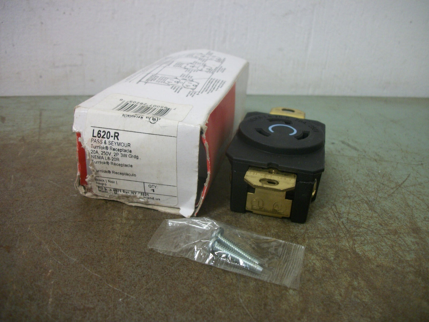 PASS & SEYMOUR TURNLOK RECEPTACLE L620-R 20AMP 250VOLT 2P 3W GRND NIB