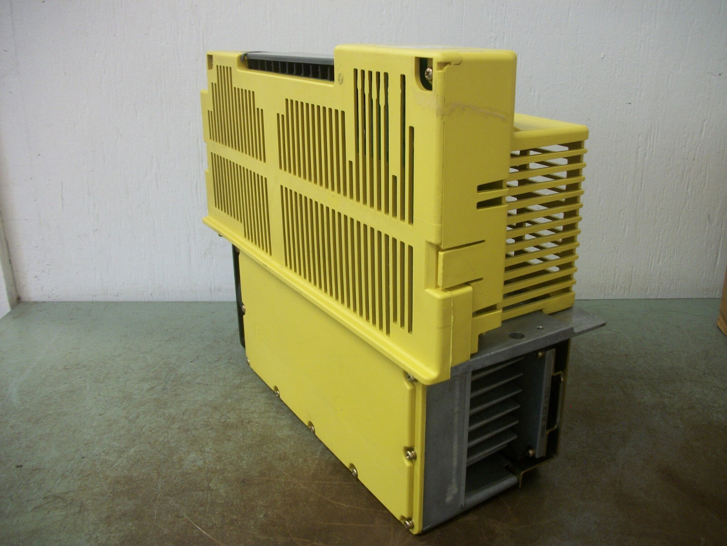 GE FANUC AC SERVO DRIVE AMPLIFIER UNIT SERIES A A06B-6089-H106 230VOLT 52.2AMP