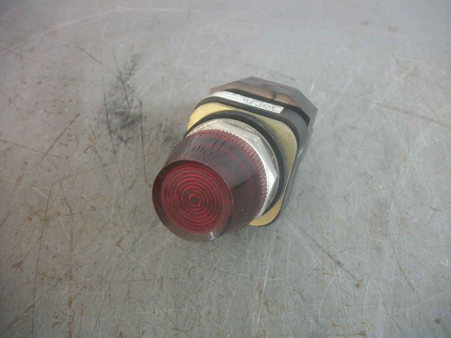 ALLEN-BRADLEY RED ILLUMINATED INDICATOR LIGHT 800T-P16 120VOLT