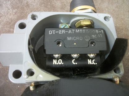 HONEYWELL MICRO SWITCH LIMIT SWITCH DTF2-2RN-RH NOB