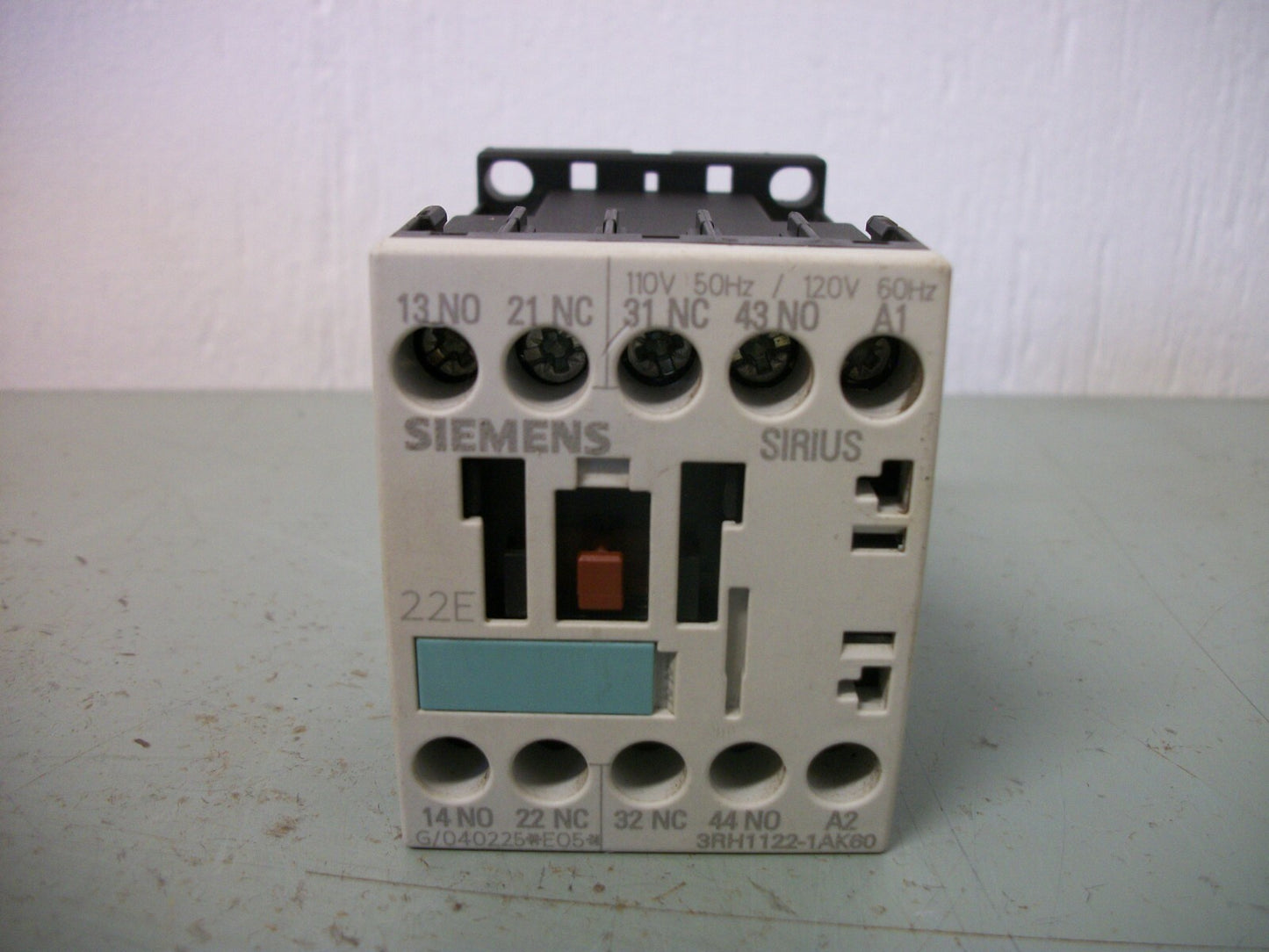SIEMENS AUXILIARY CONTACTOR 3RH1122-1AK60 120VCOIL 10AMP 600VOLT